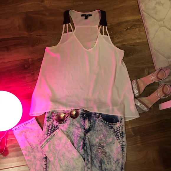 Sheer fun blouse - Picture 2 of 7